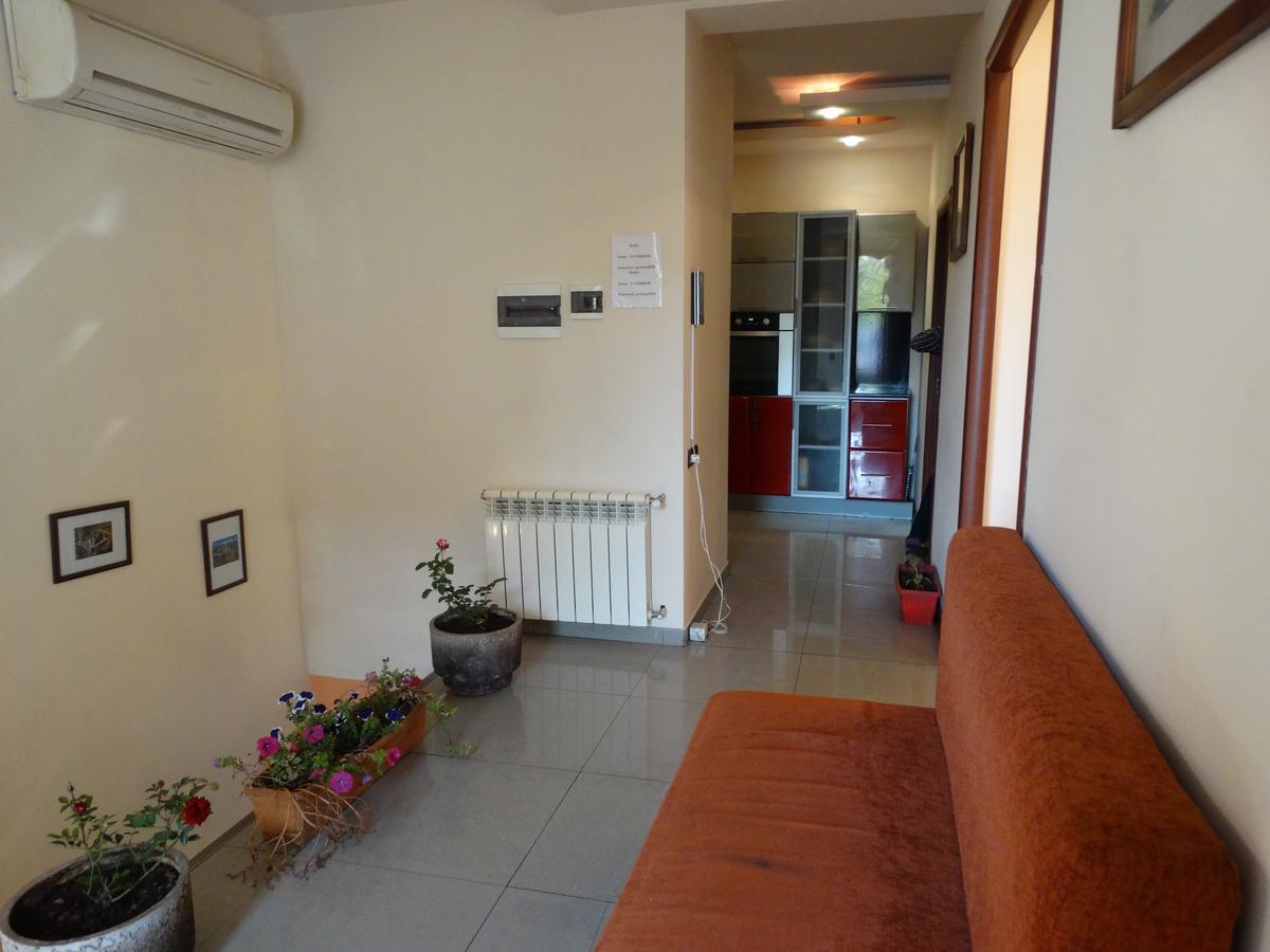 Destiny 1 Hostel Yerevan Bagian luar foto