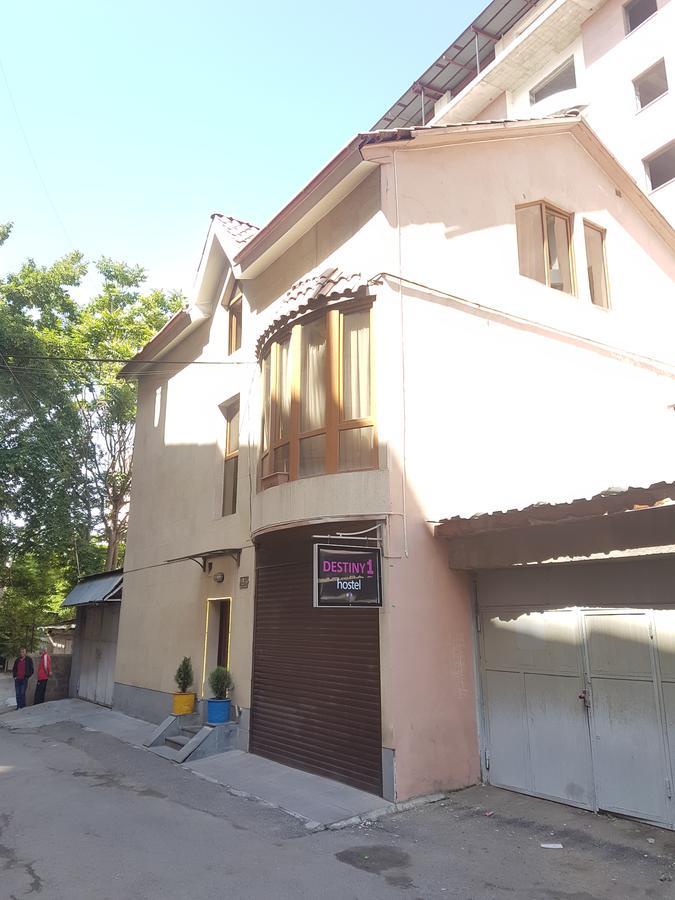 Destiny 1 Hostel Yerevan Bagian luar foto